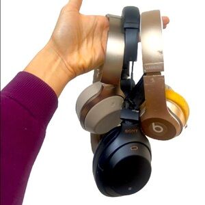 Headphone Lot selling Beats Solo, Sony WH-1000mx3, Sony WH-1000mx4